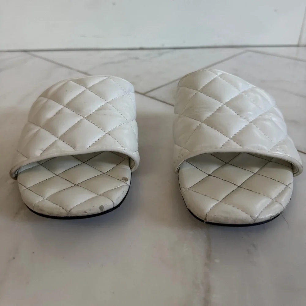 Zara Women’s euro 50 or US 9-9.5 White Quilted Vegan Leather Flat Slide Sandals - Picture 2 of 7